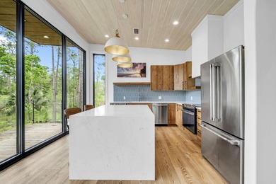 Professional and concise Contemporary residence located on a - photo 15