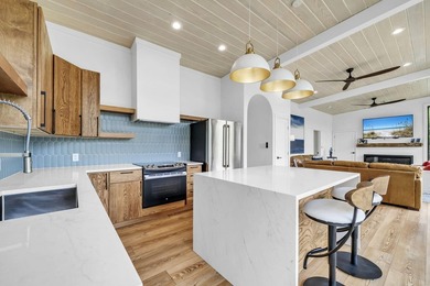 Professional and concise Contemporary residence located on a - photo 18