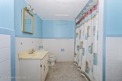 Unlock the potential in this charming 3 bed 2 bath ranch with a - photo 18