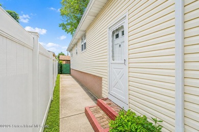 Unlock the potential in this charming 3 bed 2 bath ranch with a - photo 19