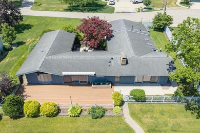 This three-bedroom, two-bath, 2,248-square-foot year-round home - photo 6