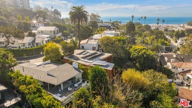 Located in the coveted Santa Monica Canyon, this reimagined - photo 28
