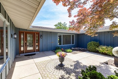 This three-bedroom, two-bath, 2,248-square-foot year-round home - photo 8