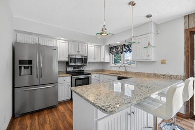 This three-bedroom, two-bath, 2,248-square-foot year-round home - photo 10