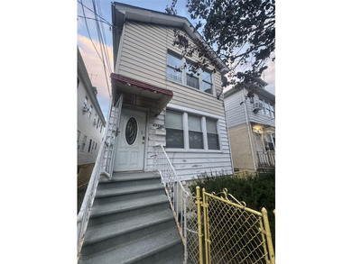 A great opportunity awaits you with this fully detached - photo 2