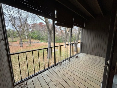 Welcome home to easy living in Edina West. This is a perfect - photo 32