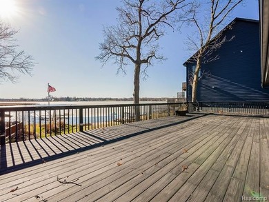 WATERFRONT HOME YOU DO NOT WANT TO MISS!! Discover the ultimate - photo 36