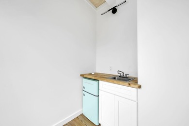 Professional and concise Contemporary residence located on a - photo 39