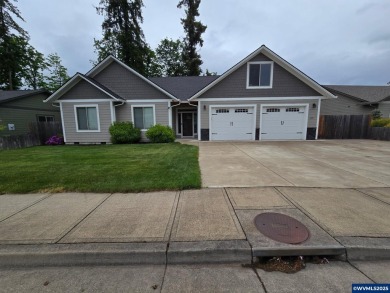 Lake Home For Sale in Mill City, Oregon