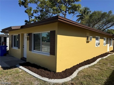 Duplex with two units, each offering 2 bedrooms and 1 bathroom - photo 3