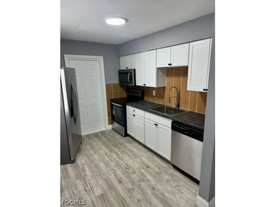 Duplex with two units, each offering 2 bedrooms and 1 bathroom - photo 5
