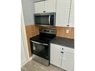 Duplex with two units, each offering 2 bedrooms and 1 bathroom - photo 7