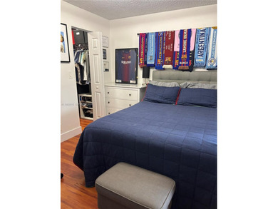 ?In the heart of Aventura, this two story townhome *treehouse*