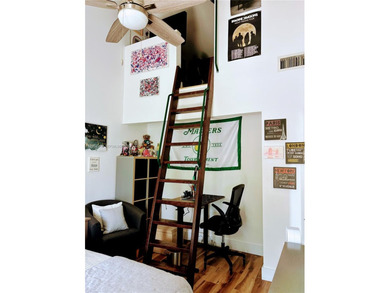 ?In the heart of Aventura, this two story townhome *treehouse*