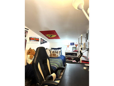 ?In the heart of Aventura, this two story townhome *treehouse*