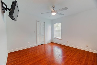 Gracefully situated on a quiet cul-de-sac within the exclusive - photo 34