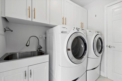 Gracefully situated on a quiet cul-de-sac within the exclusive - photo 40
