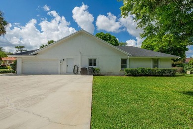 Gracefully situated on a quiet cul-de-sac within the exclusive - photo 49