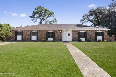 QUITELY NESTLED ON A PEACEFUL CUL-DE-SAC IN A HIGHLY DESIRABLE - photo 1