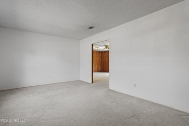 QUITELY NESTLED ON A PEACEFUL CUL-DE-SAC IN A HIGHLY DESIRABLE - photo 5