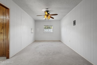QUITELY NESTLED ON A PEACEFUL CUL-DE-SAC IN A HIGHLY DESIRABLE - photo 10