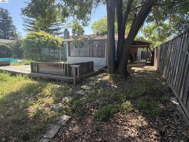 Rare Value-Add Opportunity in Almaden Valley with Pool! Bring - photo 3