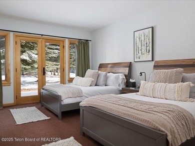 Nestled within Teton Pines, this exceptional Cluster Home offers - photo 21