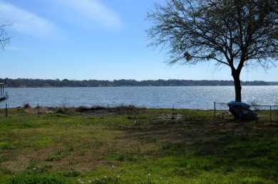 PRETTY OPEN WATER LOT WITH OLD MOBILE. - Lake Home For Sale in Gun Barrel City, Texas