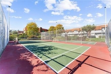 Welcome to this 2-bedroom, 2.5-bath townhouse located in the - photo 30