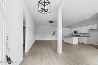 MOVE-IN READY IN LESS THAN 30 DAYS! EXPANSIVE BACKYARD! NO HOA! - photo 4