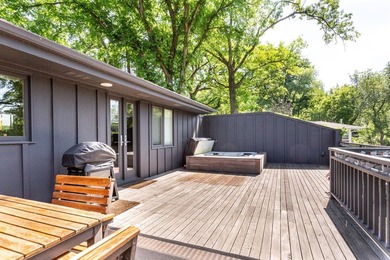 A stunning mid-century home where exceptional design, modern - photo 11