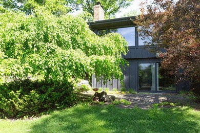 A stunning mid-century home where exceptional design, modern - photo 20