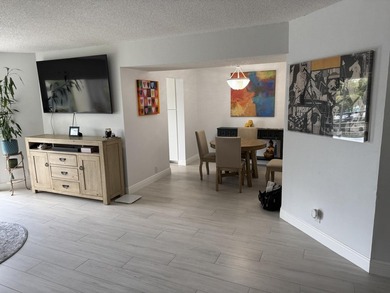 UPDATED move in ready. Clean, bright and spacious 2 bedroom/2 - photo 5