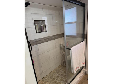 UPDATED move in ready. Clean, bright and spacious 2 bedroom/2 - photo 7