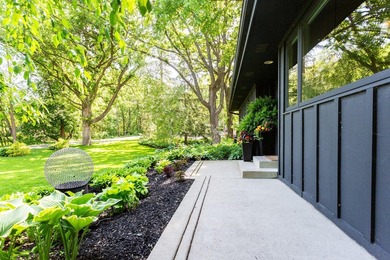 A stunning mid-century home where exceptional design, modern - photo 28