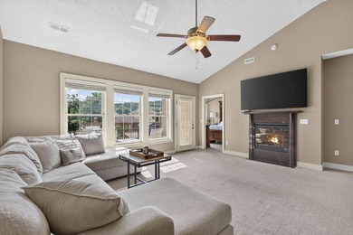 Welcome to easy living in the heart of Branson Creek, where - photo 7