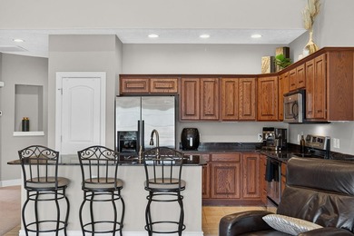 Welcome to easy living in the heart of Branson Creek, where - photo 9