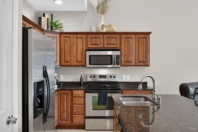 Welcome to easy living in the heart of Branson Creek, where - photo 10
