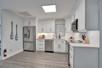 FULLY OPERATIONAL ! NO RENTAL RESTRICTIONS. 2 BLOCKS TO THE - photo 4