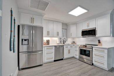 FULLY OPERATIONAL ! NO RENTAL RESTRICTIONS. 2 BLOCKS TO THE - photo 5