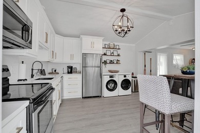 FULLY OPERATIONAL ! NO RENTAL RESTRICTIONS. 2 BLOCKS TO THE - photo 10