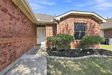 Charming 3-2-2 located in Sunset Point in Little Elm ISD! Single - photo 2