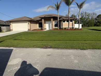 This is a 2019 Custom Built Home. Just freshly painted Interior - photo 2