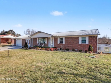 Comfortable one level home with great mountain views. Most of - photo 3