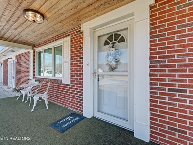 Comfortable one level home with great mountain views. Most of - photo 6