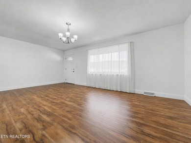 Comfortable one level home with great mountain views. Most of - photo 9