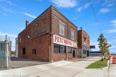 **AWESOME MULTIFAMILY OPPORTUNITY**CURRENTLY 3 UNITS WITH - photo 1