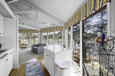 Welcome to your retro lakefront retreat on beautiful Lake - photo 17