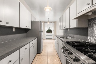 Welcome to this spacious Bensonhurst cooperative offering - photo 1