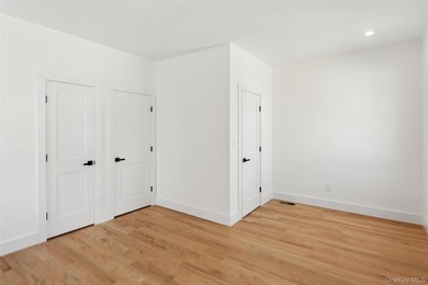 Beautifully renovated and exceptionally spacious, this stunning - photo 27
